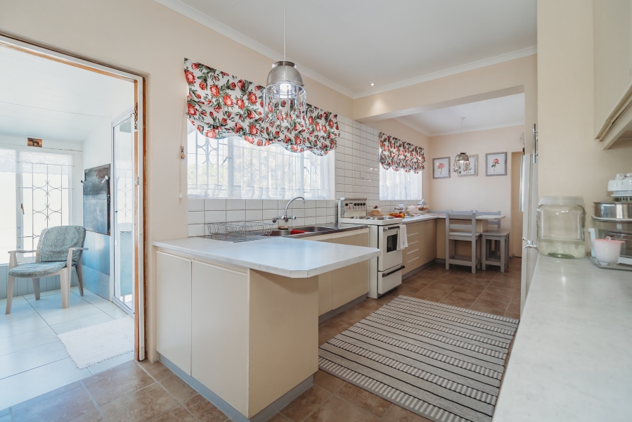 5 Bedroom Property for Sale in Denneoord Western Cape